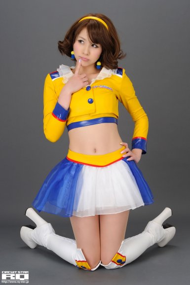 开云(中国)：姚晨辅导孩子做作业感叹不容易 既要捡树叶还要教写作文